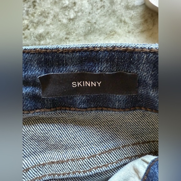 Judy Blue Women’s Loveland Midrise Tummy Control Distressed Skinny Jeans - Picture 7 of 9